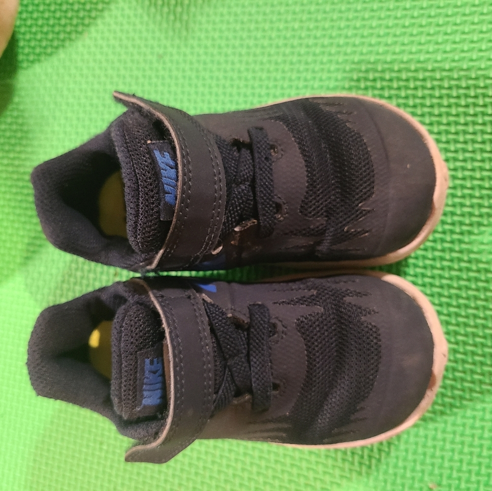 nike toddler shoes size6C